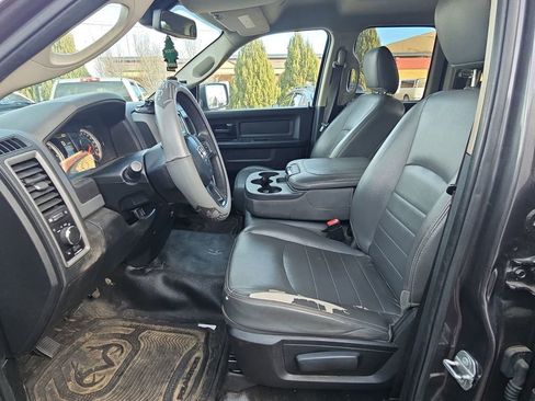Used 2018 RAM 1500 Tradesman w/ Chrome Appearance Group RWD image 11