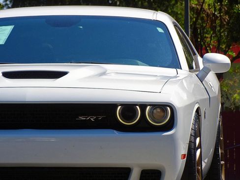 Used 2015 Dodge Challenger SRT Hellcat RWD image 10