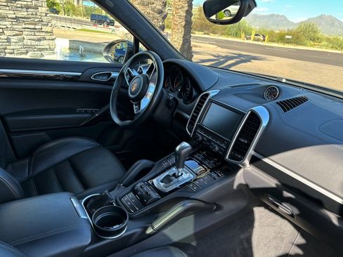 Used 2016 Porsche Cayenne GTS image 5