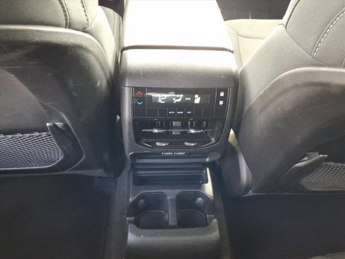 Used 2023 Jeep Grand Cherokee L Laredo image 12