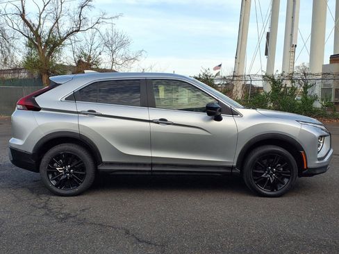 Used 2024 Mitsubishi Eclipse Cross LE AWD/4WD image 2