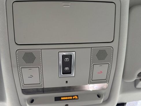 Used 2017 Land Rover Discovery Sport HSE image 31