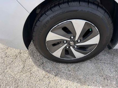 Used 2017 Hyundai Ioniq SEL FWD image 8
