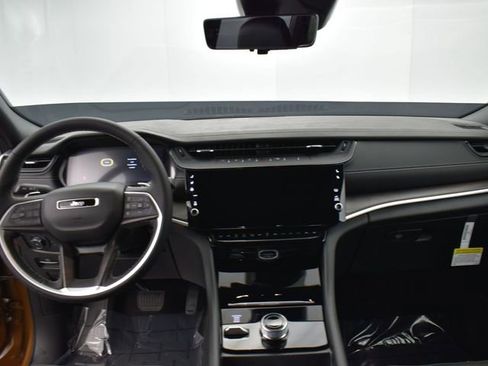 New 2026 Jeep Grand Cherokee L Limited image 10