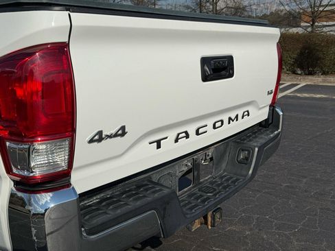 Used 2017 Toyota Tacoma SR5 w/ Tow Package image 7