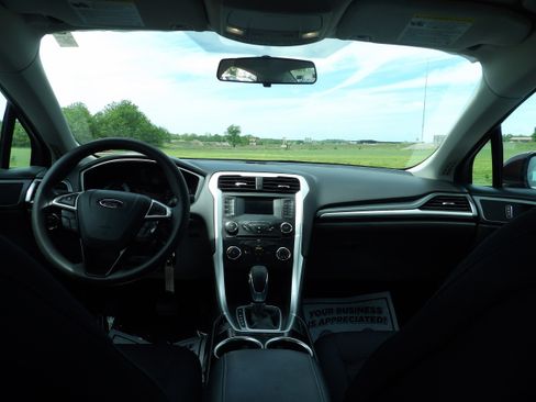 Used 2013 Ford Fusion SE FWD image 12