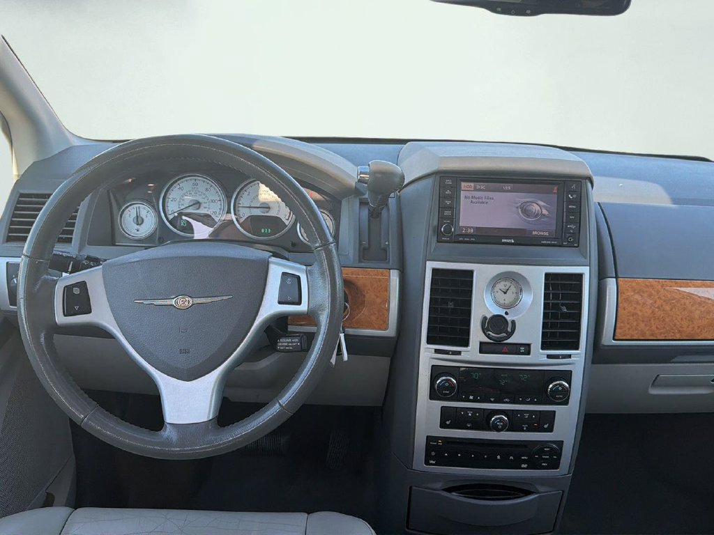 Used 2010 Chrysler Town & Country Limited w/ Entertainment Group #3 FWD image 14