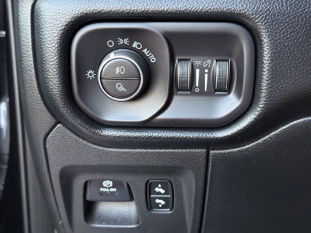 Used 2019 RAM 1500 Laramie AWD/4WD image 23