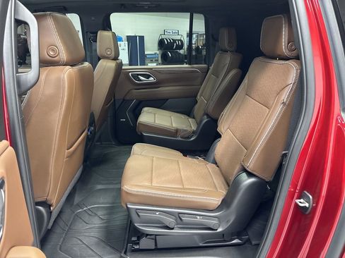 Used 2024 Chevrolet Suburban High Country AWD/4WD image 39