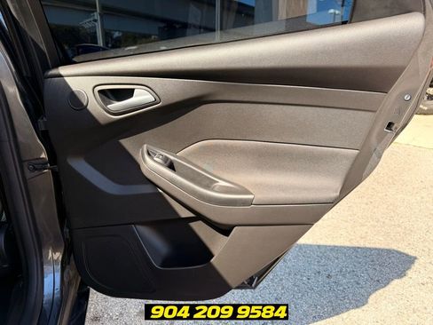 Used 2017 Ford Focus Titanium FWD image 31