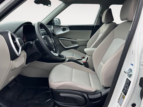 Used 2025 Kia Soul S FWD image 16