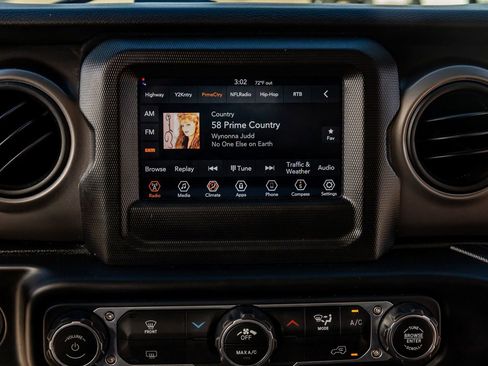 Used 2022 Jeep Gladiator Sport image 23