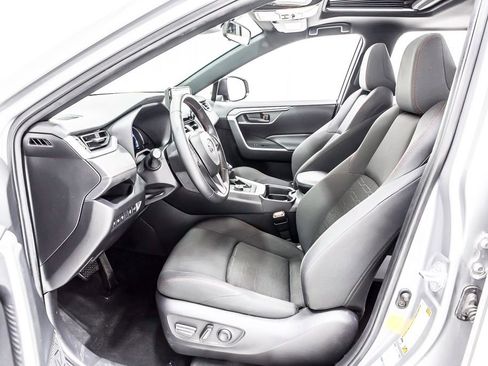 Used 2021 Toyota RAV4 SE w/ Weather & Moonroof Package image 27