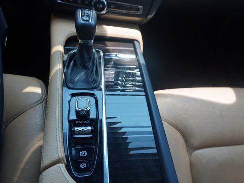 Used 2018 Volvo S90 T6 Momentum w/ Convenience Package image 24