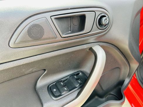 Used 2013 Ford Fiesta SE image 5