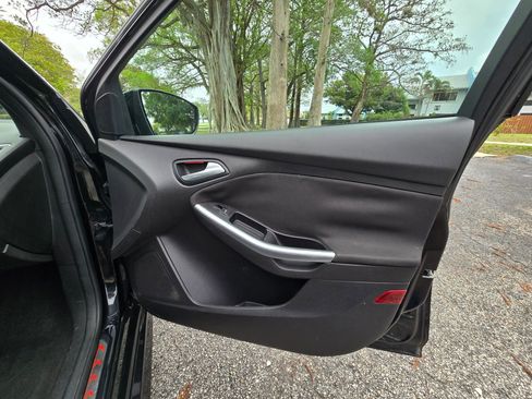 Used 2013 Ford Focus ST image 15