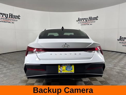 Used 2026 Hyundai Elantra SE FWD image 6