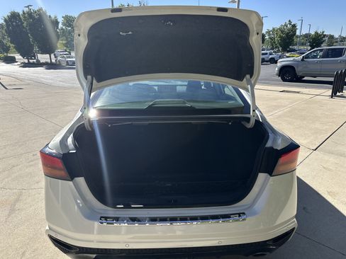 Used 2023 Nissan Altima 2.5 SR w/ SR Premium Package FWD image 29