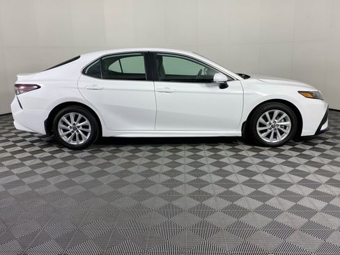 Used 2024 Toyota Camry SE FWD image 8