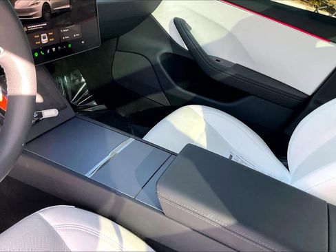 Used 2025 Tesla Model 3 Long Range image 16