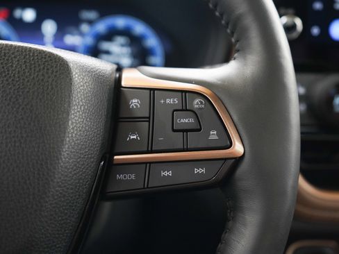 Used 2024 Toyota Grand Highlander AWD Hybrid image 29