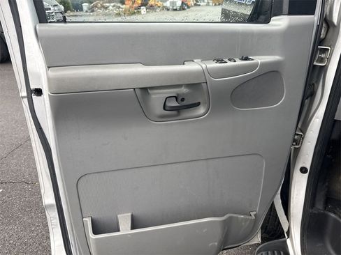 Used 2008 Ford E-350 and Econoline 350 XLT image 16
