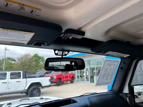 Used 2016 Jeep Wrangler Sahara image 15