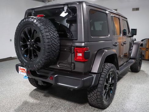 Used 2022 Jeep Wrangler Unlimited Sahara w/ Cold Weather Group image 8