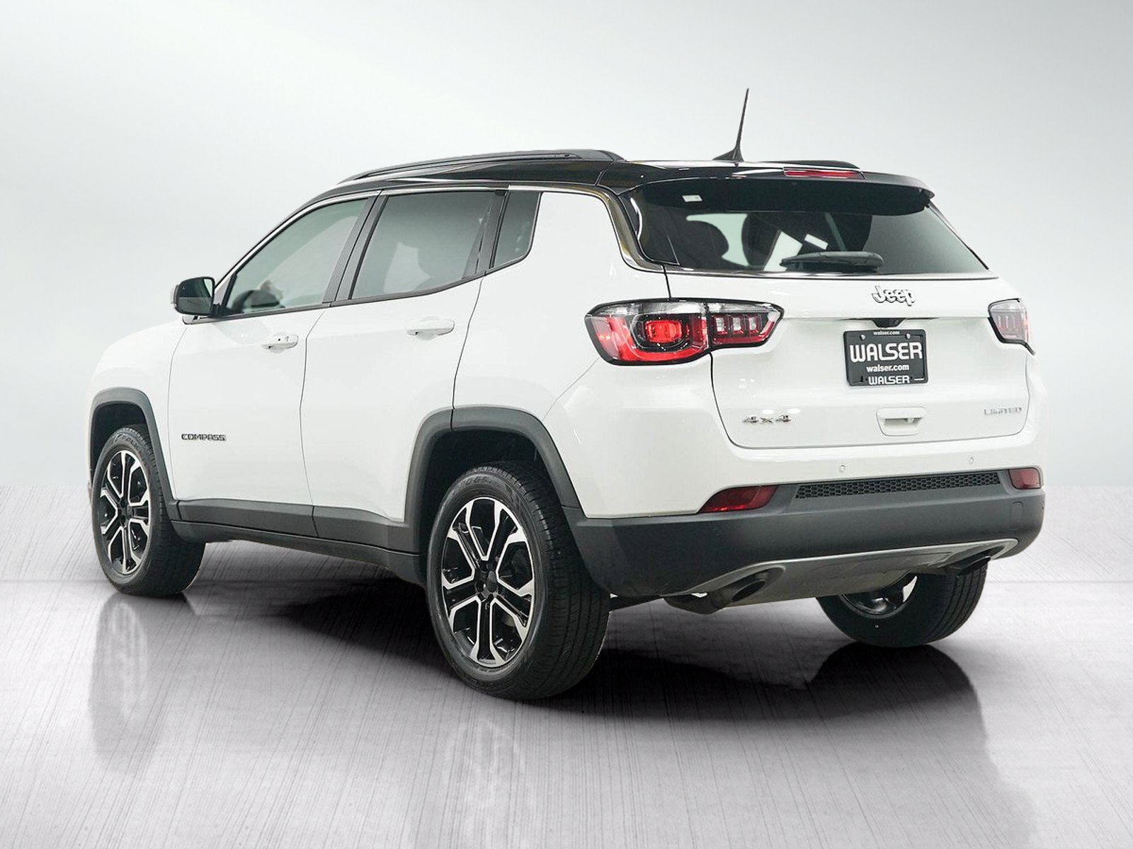 Used 2023 Jeep Compass Limited AWD/4WD image 3