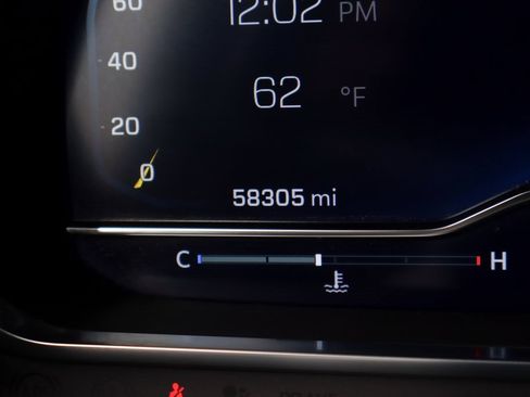 Used 2022 Chevrolet Suburban Z71 w/ Luxury Package image 26