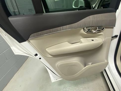 Used 2025 Volvo XC90 T8 Core w/ Climate Package AWD/4WD image 8
