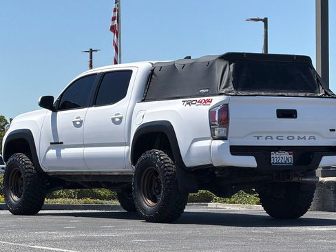 Used 2022 Toyota Tacoma TRD Off-Road AWD/4WD image 7