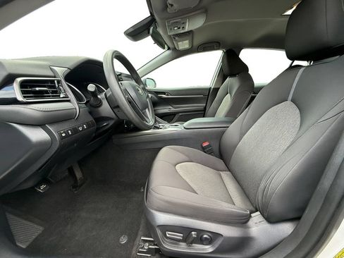 Used 2021 Toyota Camry LE w/ Carpet Mat Package (TMS) FWD image 9