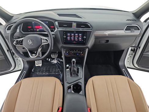 Used 2022 Volkswagen Tiguan SE R-Line image 11