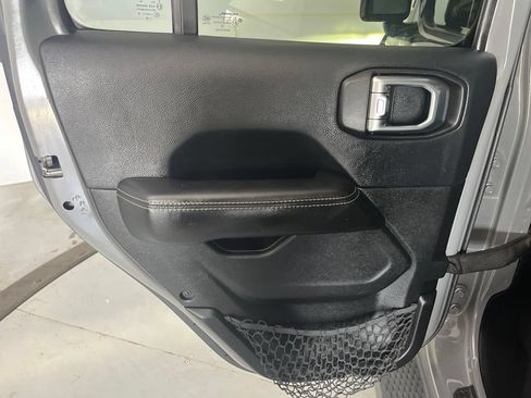 Used 2018 Jeep Wrangler Unlimited Sahara AWD/4WD image 27