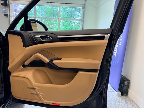 Used 2016 Porsche Cayenne AWD/4WD image 24