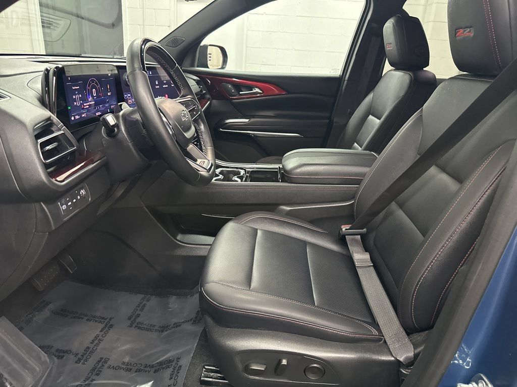Used 2025 Chevrolet Traverse Z71 w/ Enhanced Driving Package AWD/4WD image 19
