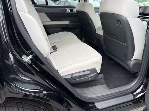 Used 2025 Hyundai Santa Fe SE FWD image 15