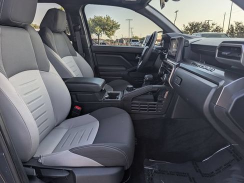 Used 2025 Toyota Tacoma TRD Sport AWD/4WD image 31