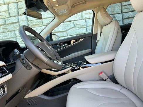 Used 2023 Lincoln Nautilus FWD w/ Premium Package image 8