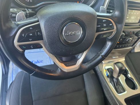 Used 2017 Jeep Grand Cherokee Laredo RWD image 21