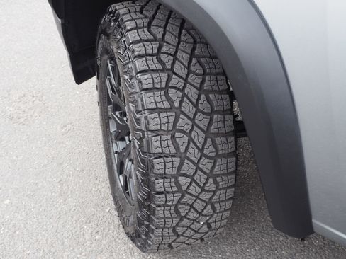 Used 2025 Chevrolet Colorado Trail Boss image 8