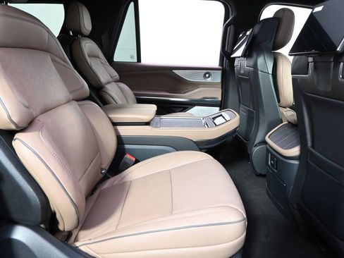 New 2026 Lincoln Navigator L Black Label AWD/4WD image 18