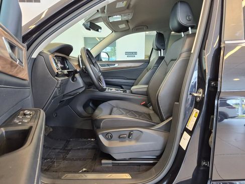 Used 2025 Volkswagen Atlas SE FWD image 14