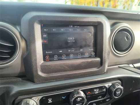 Used 2023 Jeep Gladiator Sport image 16