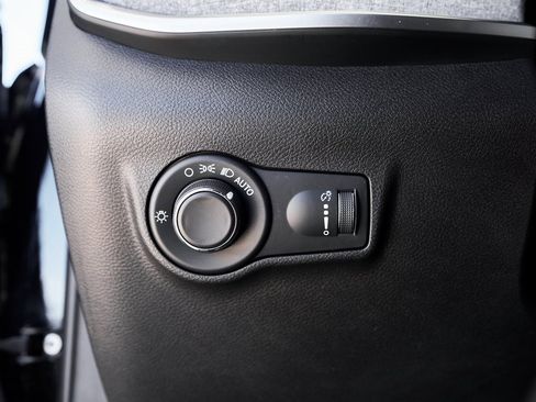 Used 2023 Jeep Compass Sport image 34