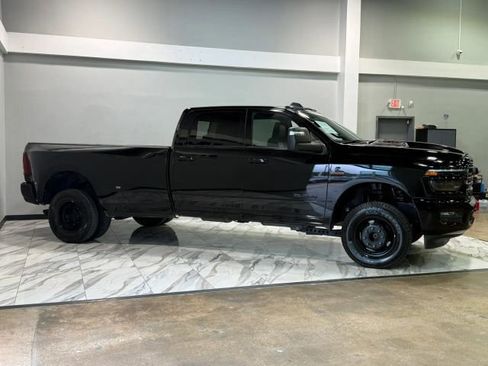 Used 2025 RAM 3500 Laramie w/ Night Edition AWD/4WD image 5
