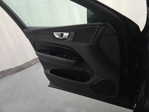 Used 2021 Volvo XC60 T5 Momentum image 18