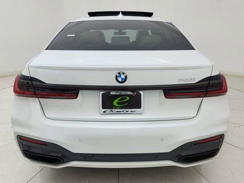 Used 2022 BMW 740i w/ M Sport Package image 5