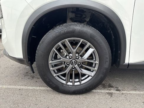 Used 2023 Nissan Rogue S image 9